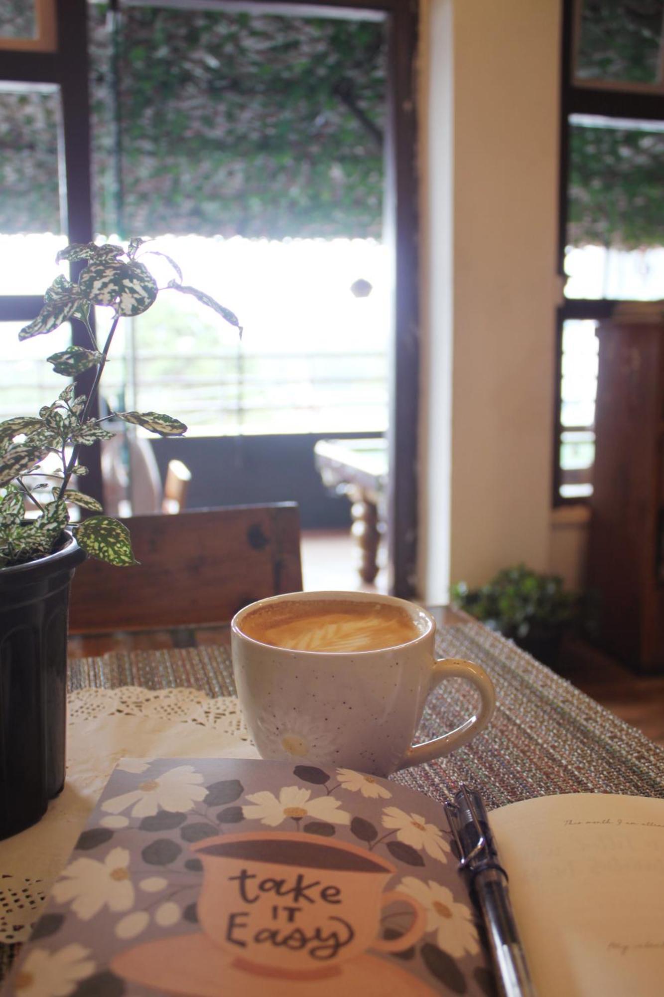 The Living Roof Hotel Shillong Bagian luar foto